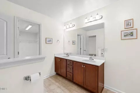 Bath - 817 Edgeware Way, Wake Forest, NC 27587 photo 4 of 6