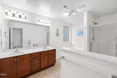 Bath - 817 Edgeware Way, Wake Forest, NC 27587 photo 2 of 6