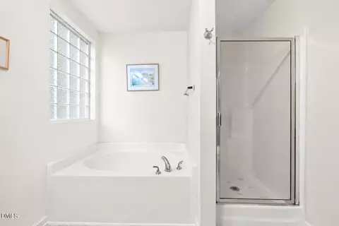 Bath - 817 Edgeware Way, Wake Forest, NC 27587 photo 3 of 6