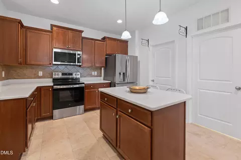 Kitchen - 817 Edgeware Way, Wake Forest, NC 27587 photo 7 of 9