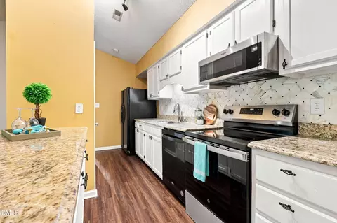 1300 Park Glen Dr #302, Raleigh, NC 27610