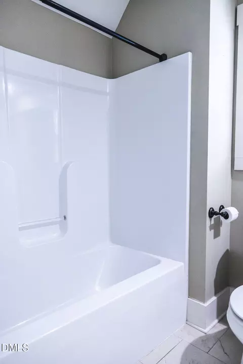 Bath - 57 Bella Sq, Smithfield, NC 27577 photo 4 of 6