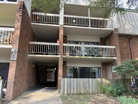 500 Umstead Dr, Chapel Hill, NC 27516