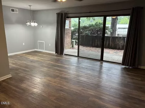 500 Umstead Dr, Chapel Hill, NC 27516