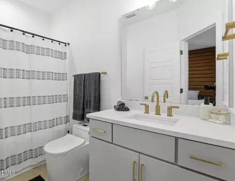 Bath - 504 Commonwealth St, Durham, NC 27703 photo 1 of 3