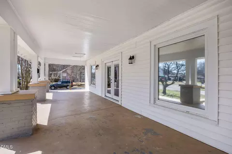 Exterior - 514 S 5th St, Smithfield, NC 27577 photo 4 of 10