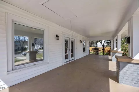 Exterior - 514 S 5th St, Smithfield, NC 27577 photo 5 of 10