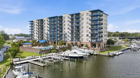 4425 Arendell St #101, Morehead City, NC 28557