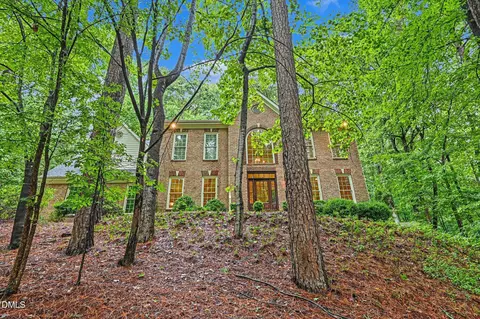 101 Collinson Dr, Chapel Hill, NC 27514