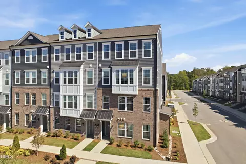 423 Grove Overlook Ln #200, Wake Forest, NC 27587