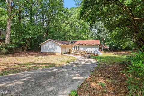 125 Red Bud Ct, Cary, NC 27513