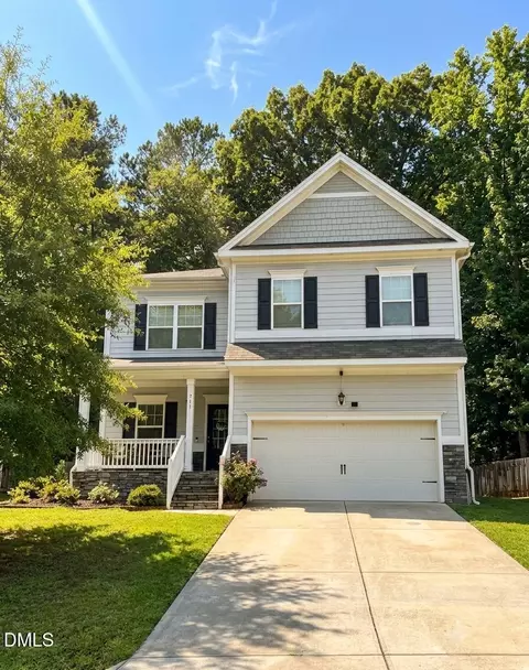 711 Creekside Dr, Sanford, NC 27330