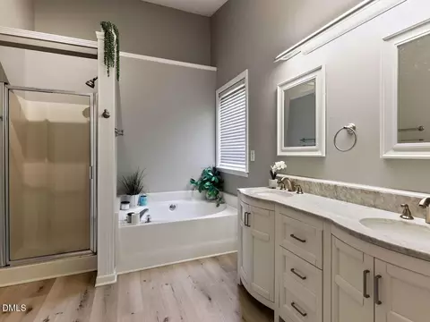 Bath - 536 Crossview Ln, Durham, NC 27703 photo 2 of 3
