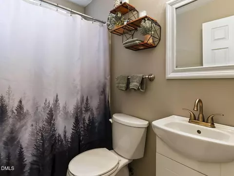 Bath - 536 Crossview Ln, Durham, NC 27703 photo 3 of 3
