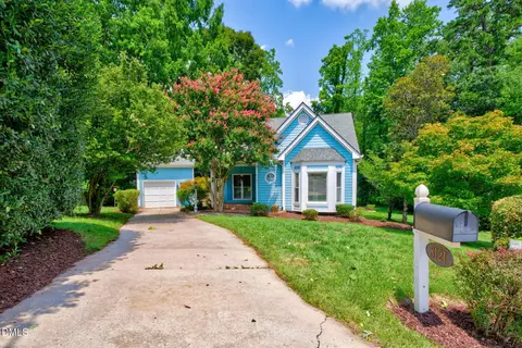 8121 Bluffridge Dr, Raleigh, NC 27615