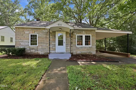 221 Zollicoffer Ave, Henderson, NC 27536