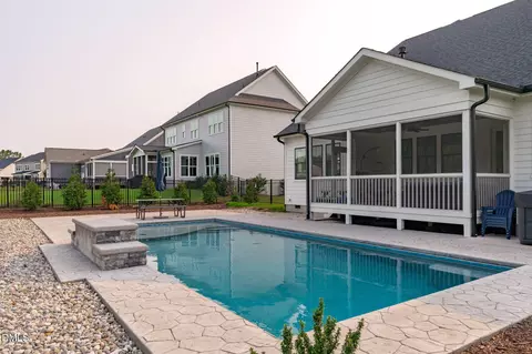 901 Shiloh Hills Dr, Fuquay Varina, NC 27526