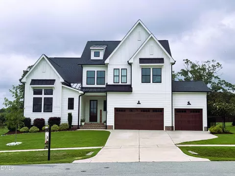 901 Shiloh Hills Dr, Fuquay Varina, NC 27526