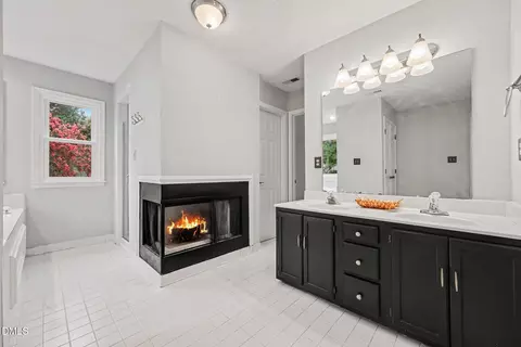 Bath - 4 Brightleaf Ct, Durham, NC 27713 photo 2 of 3
