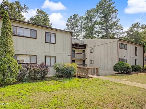 618 Pine Ridge Pl, Raleigh, NC 27609