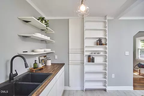 Kitchen - 113 Higbee St, Durham, NC 27704 photo 4 of 7