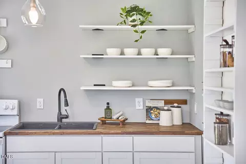 Kitchen - 113 Higbee St, Durham, NC 27704 photo 5 of 7