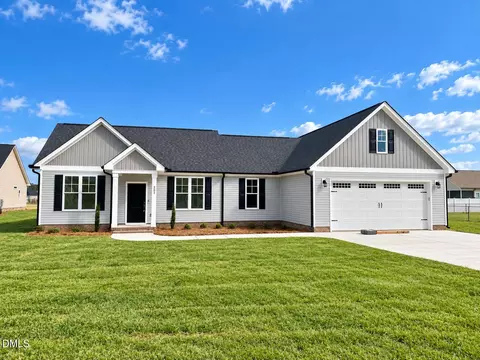 203 Rae Dr, Pikeville, NC 27863