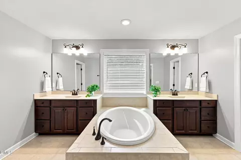 Bath - 9505 Alydar Dr, Wake Forest, NC 27587 photo 2 of 8