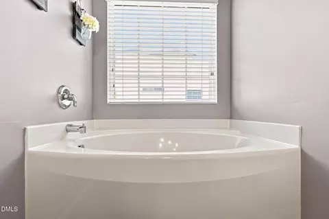 Bath - 809 Stackhurst Way, Wake Forest, NC 27587 photo 3 of 4