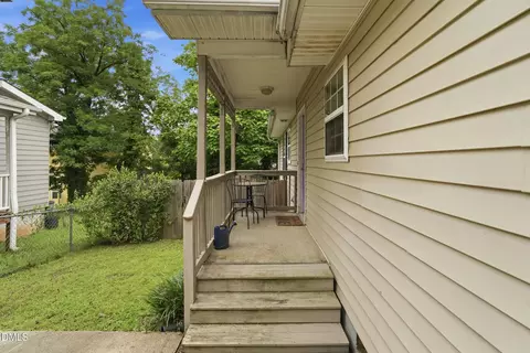 Exterior - 114 N Blacknall St, Durham, NC 27703 photo 2 of 5