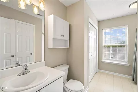 Bath - 414 Lodestone Dr, Durham, NC 27703 photo 3 of 4