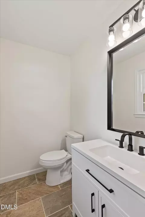 Bath - 103 Lilly St, Dunn, NC 28334 photo 2 of 4