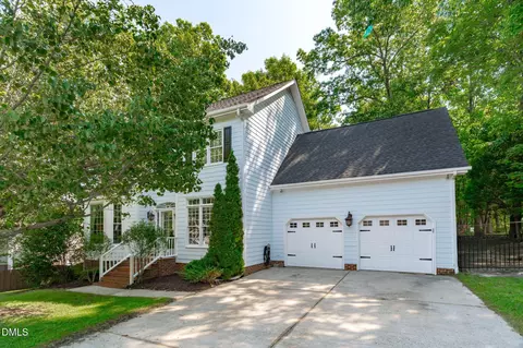 1105 Linden Ridge Dr, Holly Springs, NC 27540