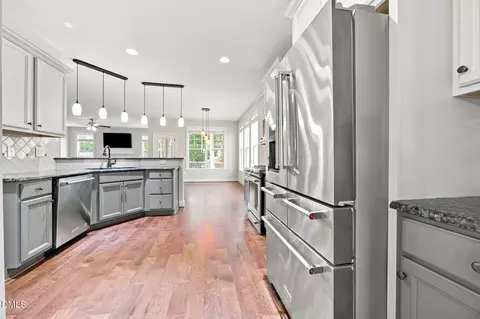 1124 Armsleigh Ct, Raleigh, NC 27603