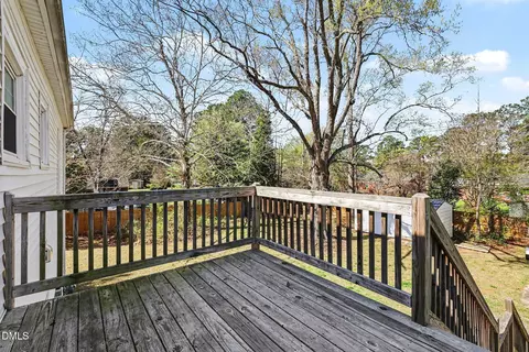 Exterior - 910 S 2nd St, Smithfield, NC 27577 photo 1 of 3