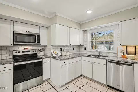 Kitchen - 910 S 2nd St, Smithfield, NC 27577 photo 1 of 5