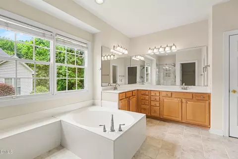Bath - 3 Monteith Ct, Durham, NC 27713 photo 1 of 5