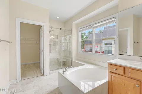 Bath - 3 Monteith Ct, Durham, NC 27713 photo 2 of 5