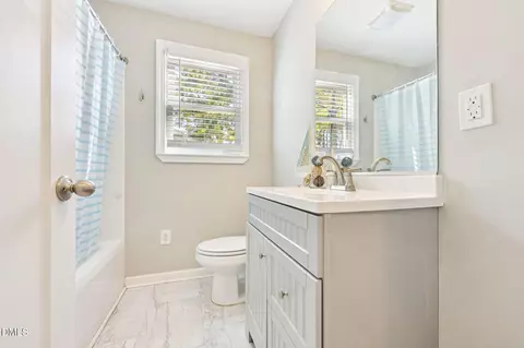 Bath - 712 Fairground Rd, Dunn, NC 28334 photo 2 of 3