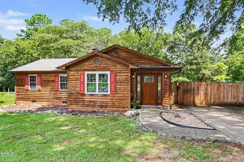 56 W Cornwallis St, Pittsboro, NC 27312