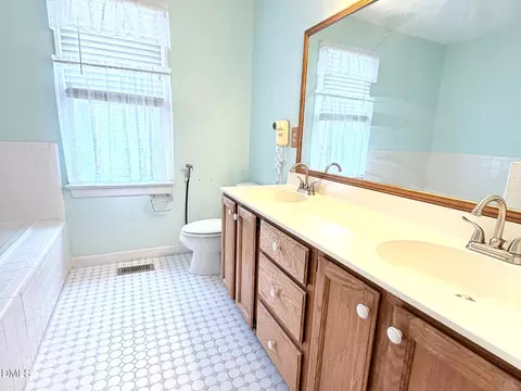 Bath - 5100 Stardust Dr, Durham, NC 27712 photo 2 of 5