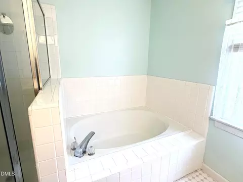 Bath - 5100 Stardust Dr, Durham, NC 27712 photo 4 of 5