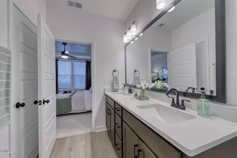Bath - 603 Lanceleaf Ln #10, Durham, NC 27703 photo 4 of 5