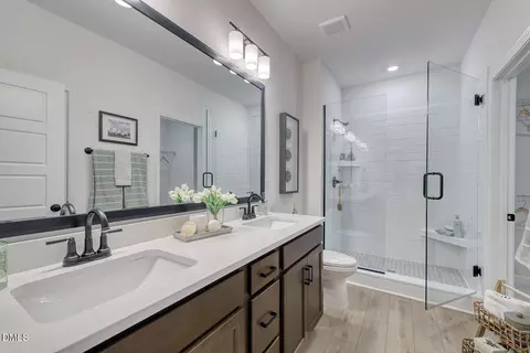 Bath - 603 Lanceleaf Ln #10, Durham, NC 27703 photo 3 of 5