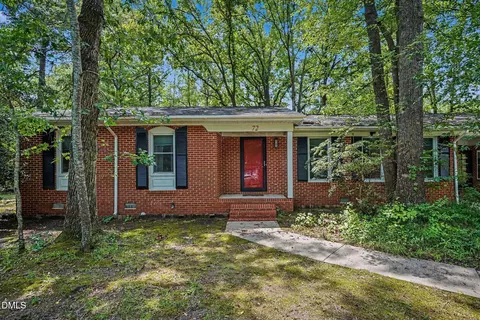 72 Hood Rd, Lumberton, NC 28358