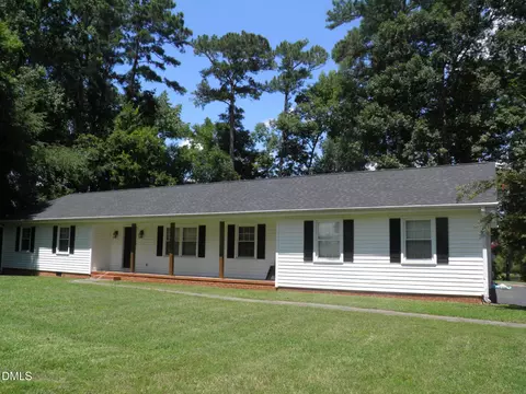 3916 Riviera Dr, Elm City, NC 27822