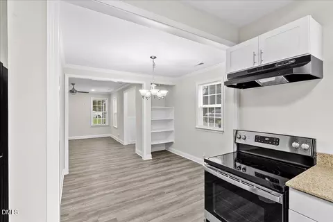 Entry Way - 426 Mitchell St, Henderson, NC 27536 photo 3 of 4