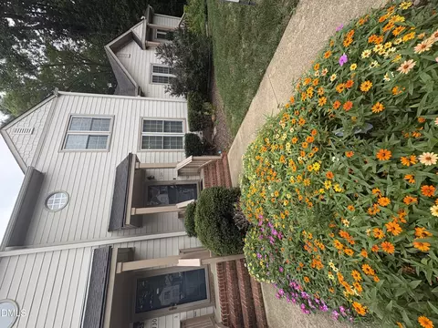 128 Windward Ct, Cary, NC 27513