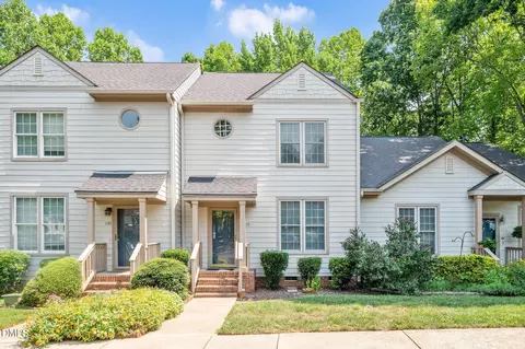 128 Windward Ct, Cary, NC 27513