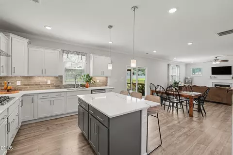 Kitchen - 40 Back Gate Ct, Clayton, NC 27527 photo 2 of 2